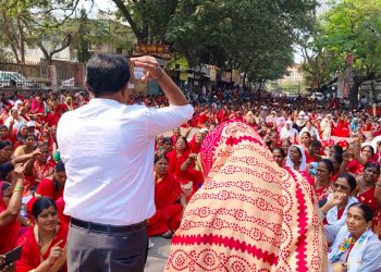 अंगणवाडी कर्मचाऱ्यांचा जिल्हाधिकारी कार्यालयावर मोर्चा