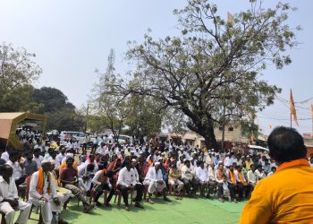 विकास कामे बाजूला ठेवून अस्तित्वासाठी एकत्रित आलेल्यांना धडा शिकवा असा टोला आमदार सचिन दादा कल्याणशेट्टींचा विरोधकांना लगावला