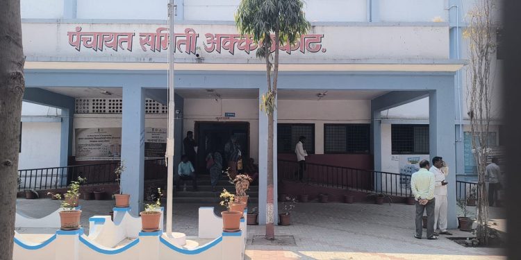 सोलापूर जिल्हा विशेष: जिल्ह्यातील ६५५ ग्रामपंचायतींवर आता ‘सरपंच’च प्रशासक!